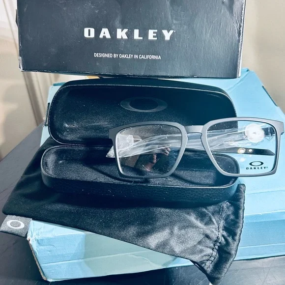 Oakley Matte Black Eyewear in Satin Black with Case & Cloth, All New in Box! - Picture 2 of 7